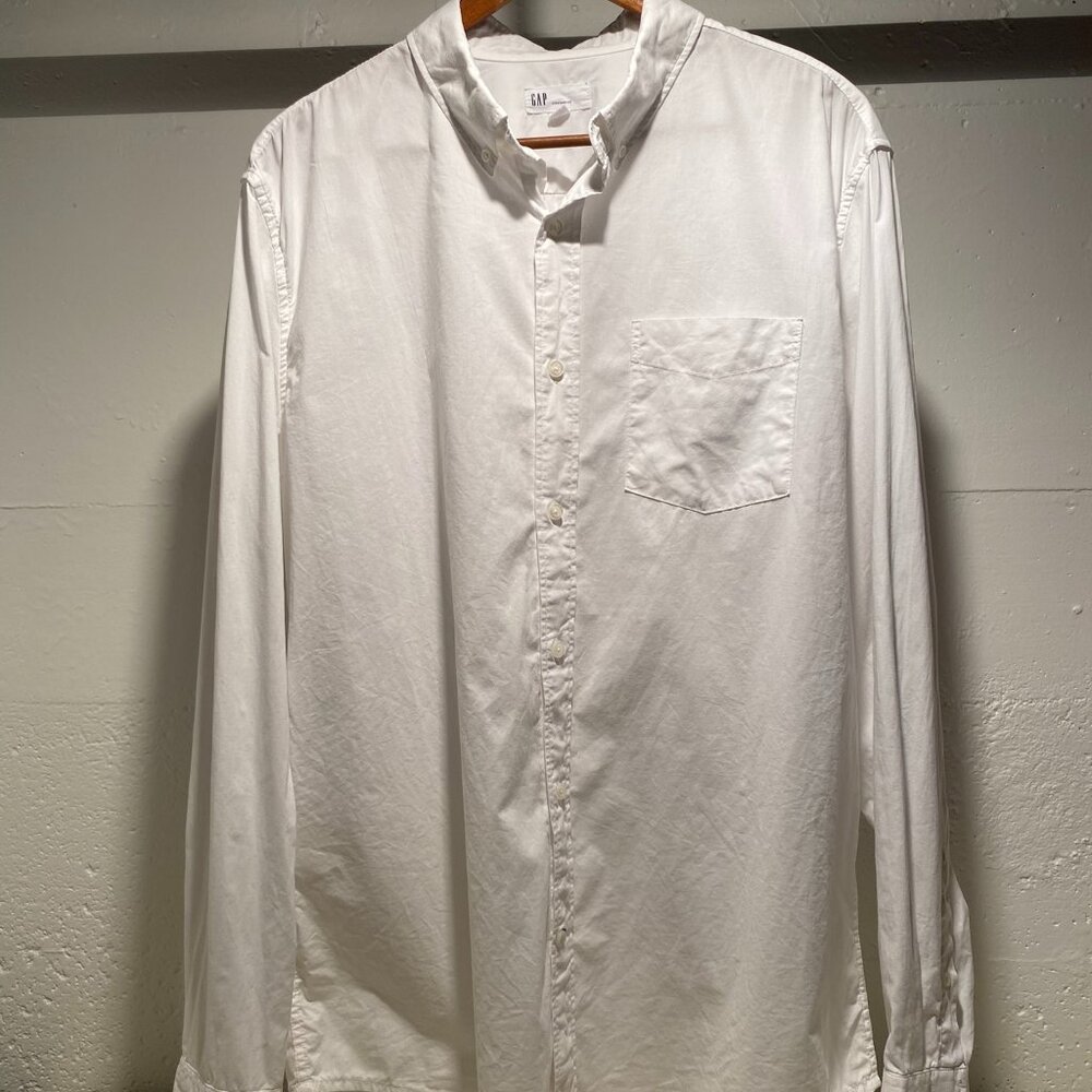 Gap Men's Standard Fit Classic Button Down Shirt